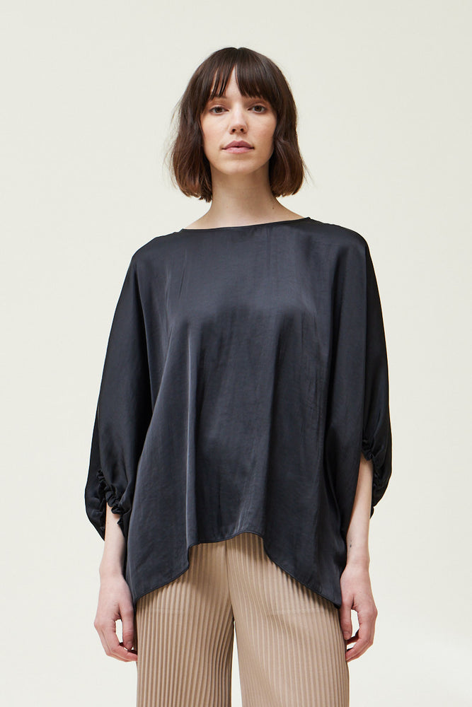 LOOSE SLEEVE BLOUSE