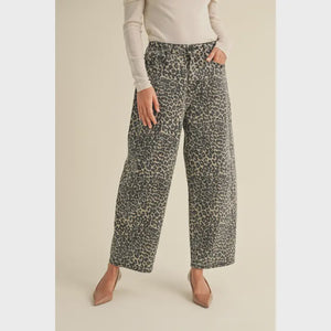 LEOPARD PRINT BARREL PANTS