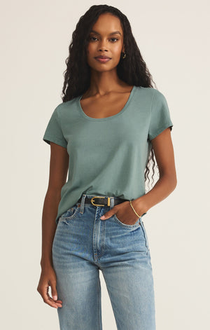 ANYWHERE SCOOP TEE